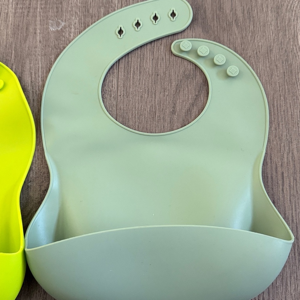 Silicone Baby Bib Set - Yellow and Green - Picture 3 of 4